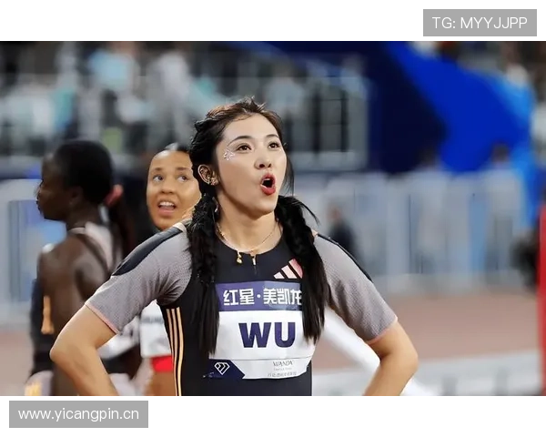 吴艳妮一出现我就慌了，运动员随手一背竟像豪门日常